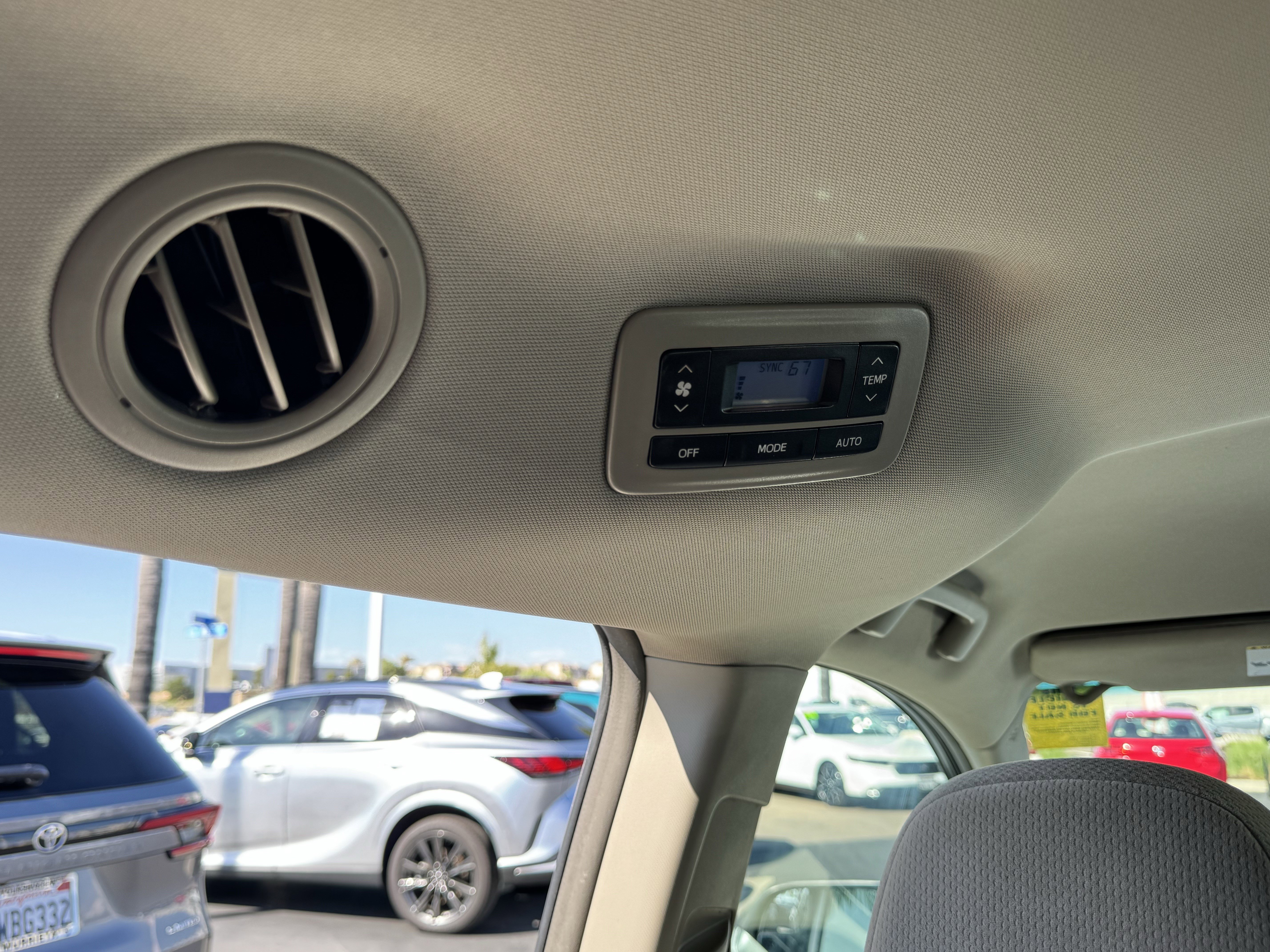 Used 2017 Toyota Sienna LE FWD image 32