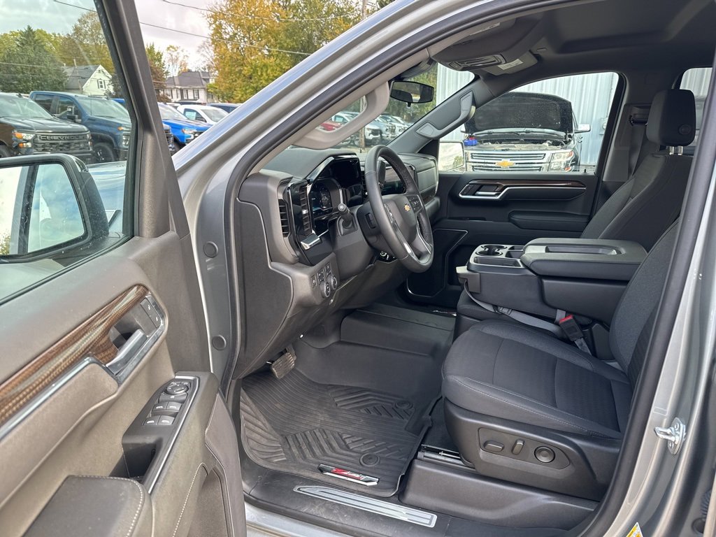 Used 2025 Chevrolet Silverado 1500 LT image 10