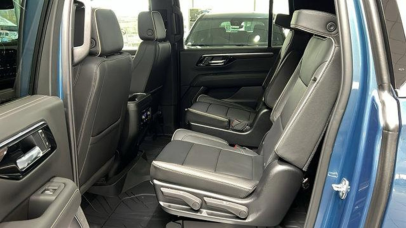 New 2026 Chevrolet Suburban Premier w/ Sun And Tow Package AWD/4WD image 13