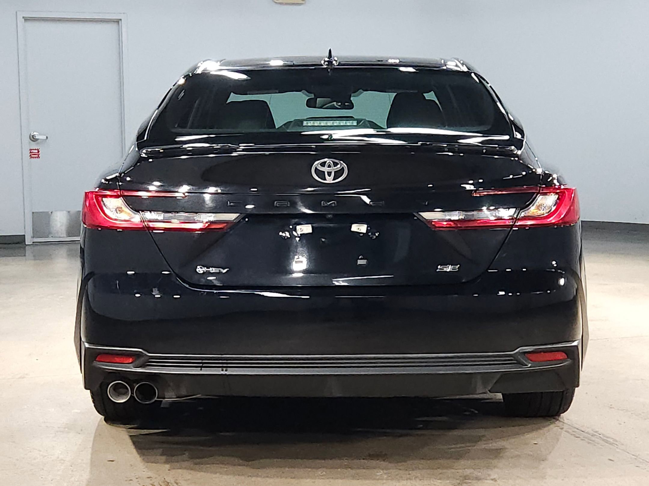 Used 2025 Toyota Camry SE image 6