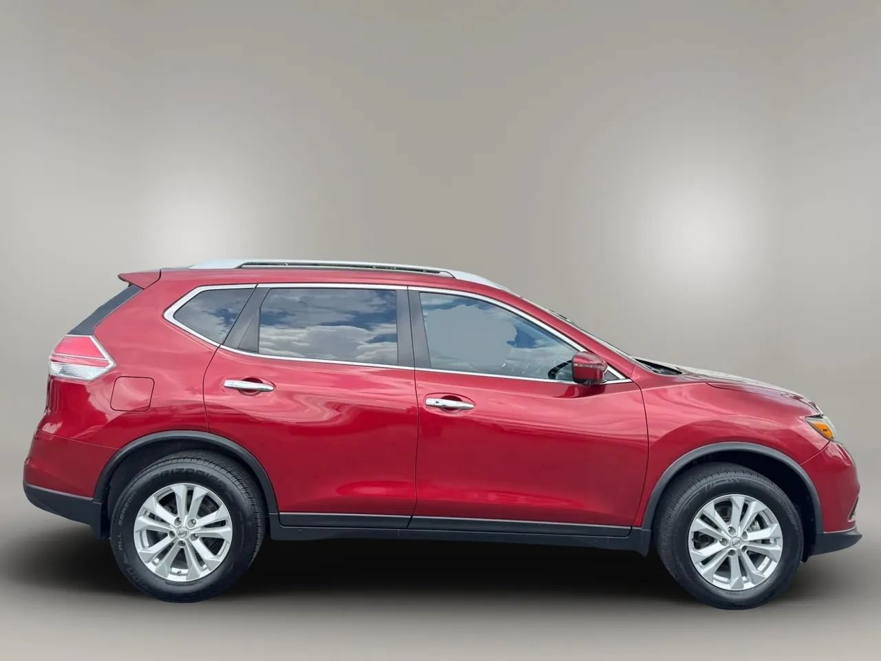 Used 2016 Nissan Rogue SV w/ SV Premium Package FWD image 3