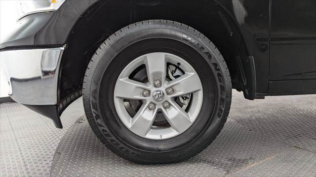Used 2024 RAM 1500 Classic SLT AWD/4WD image 28