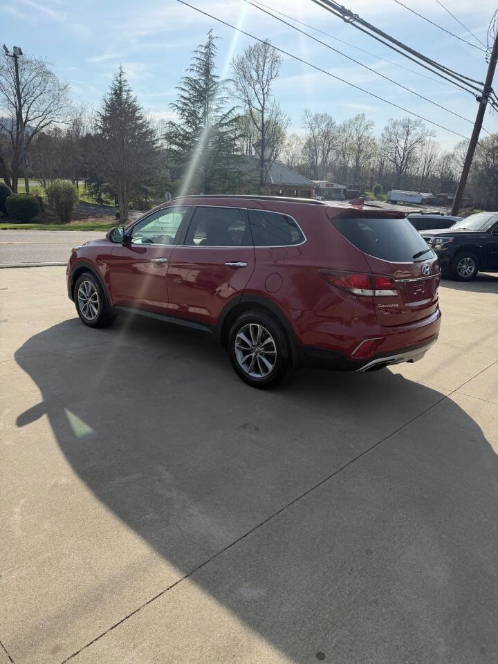 Used 2017 Hyundai Santa Fe SE w/ Cargo Package image 4
