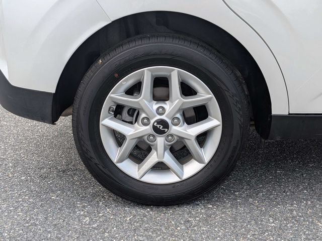 Used 2025 Kia Soul LX FWD image 9