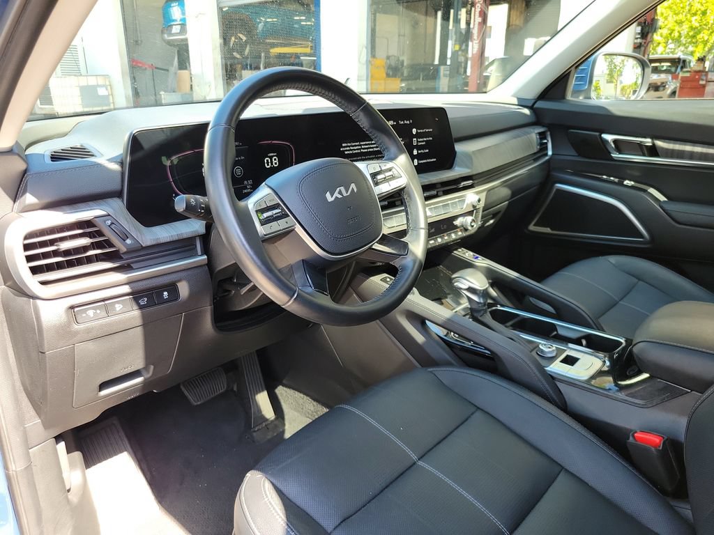 Certified 2023 Kia Telluride EX w/ EX Captain's Chair Package FWD image 20