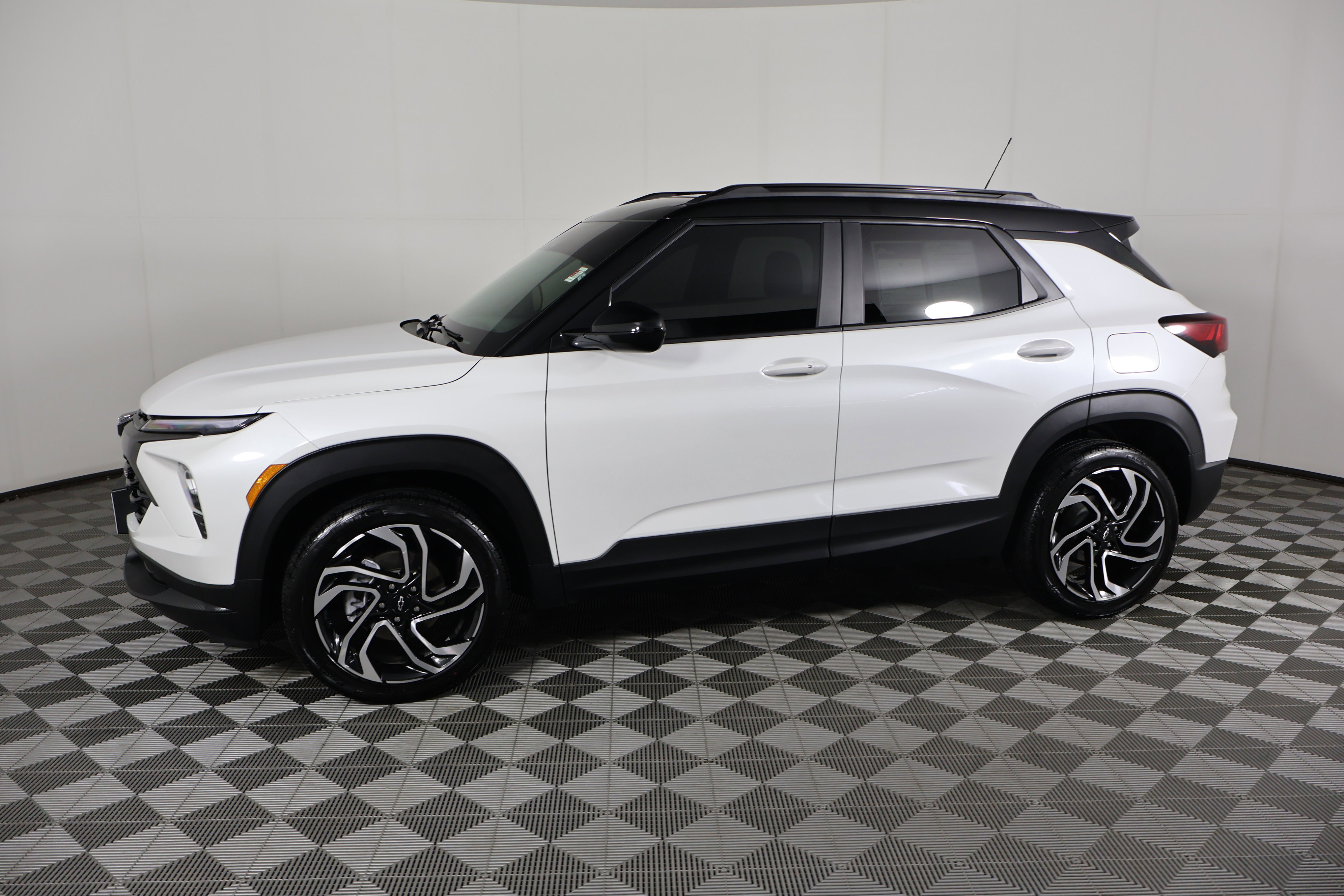 Used 2025 Chevrolet TrailBlazer RS w/ Convenience Package image 9