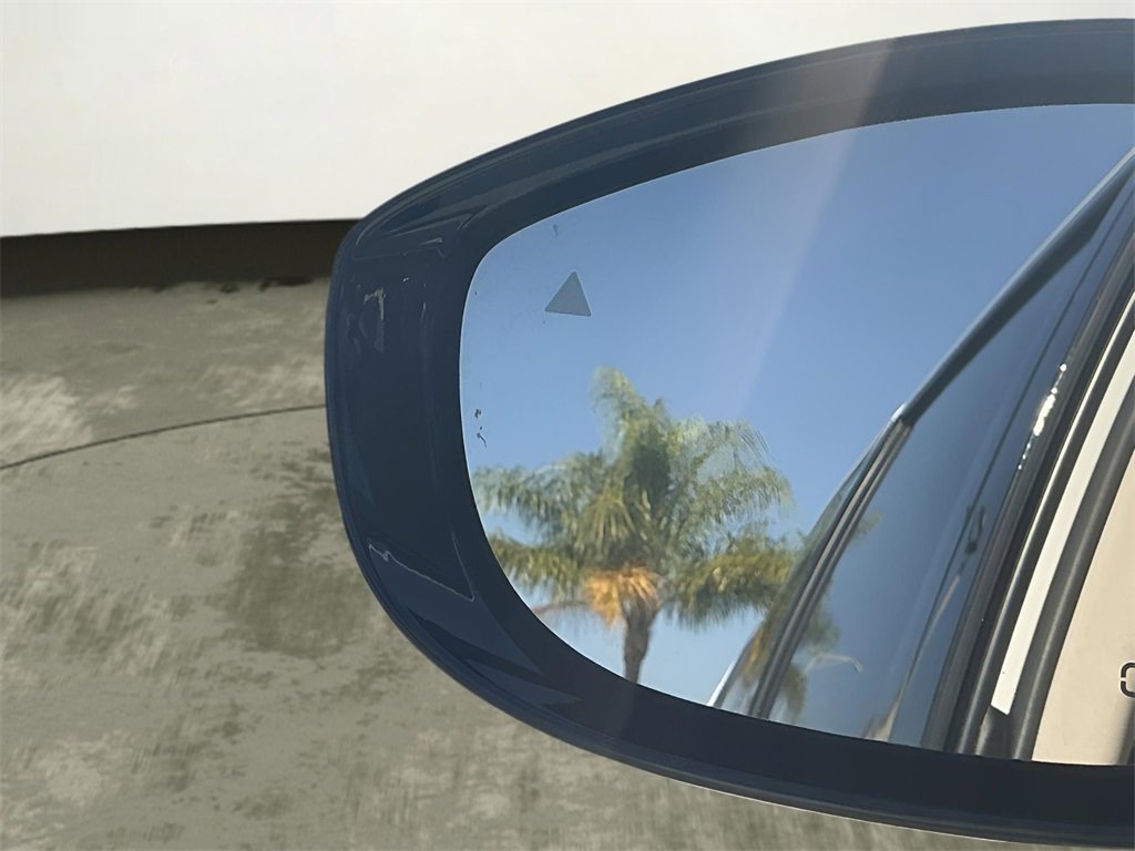 Used 2024 Chrysler Pacifica Select image 24