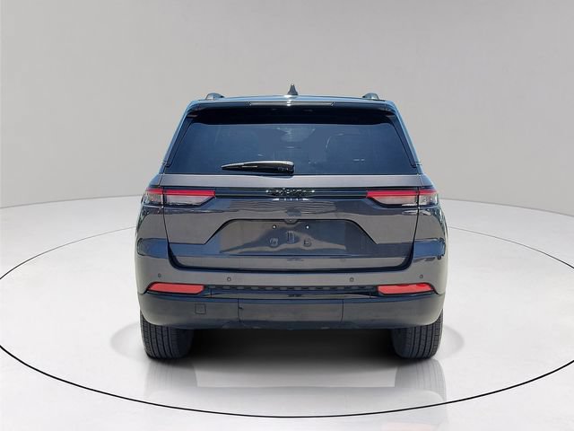 Used 2024 Jeep Grand Cherokee Altitude RWD image 5