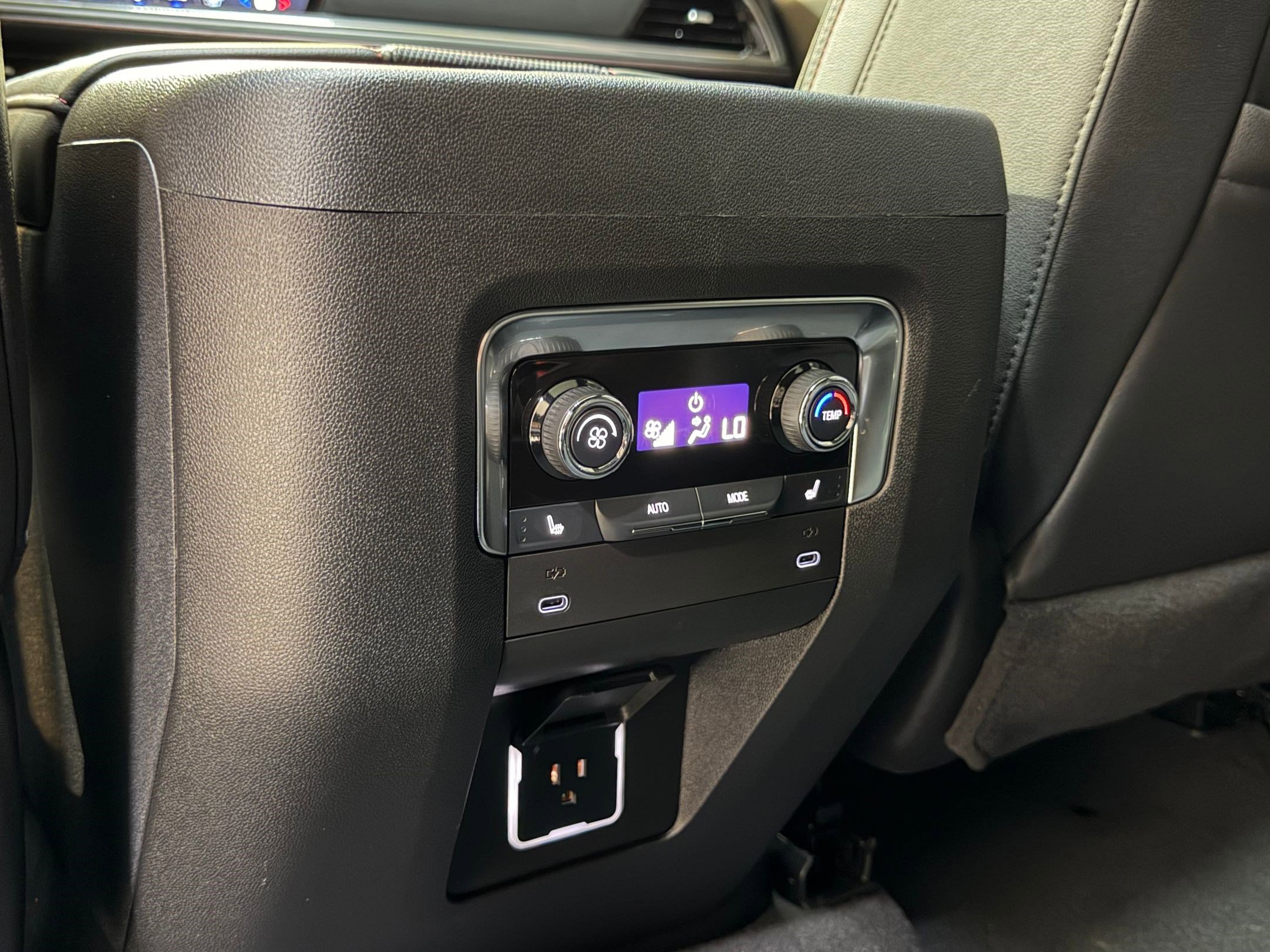 Used 2025 Chevrolet Suburban RST w/ Comfort Package image 40