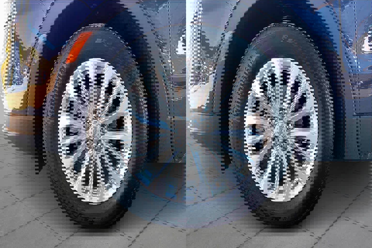 Used 2024 Cadillac XT4 Luxury w/ Cold Weather Package image 11