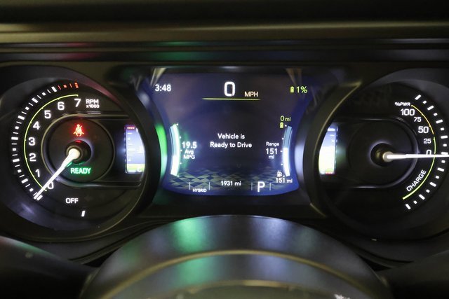 Used 2025 Jeep Wrangler Unlimited Sahara image 11