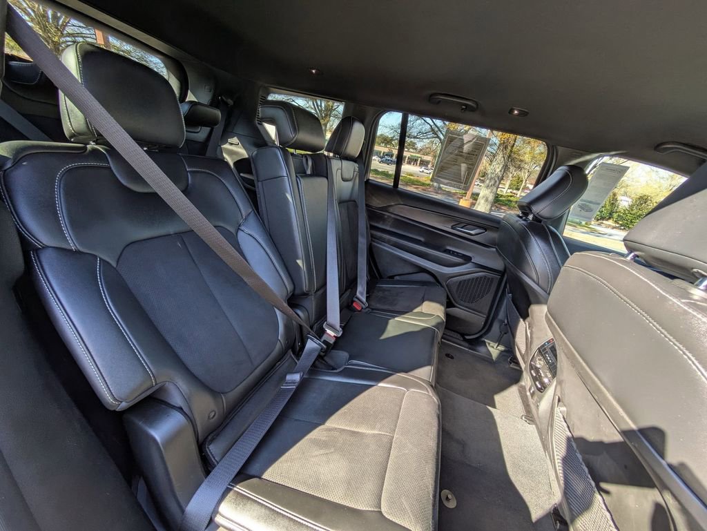 Used 2024 Jeep Grand Cherokee L Laredo image 28