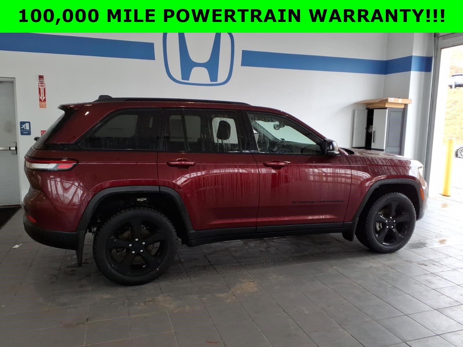 Used 2023 Jeep Grand Cherokee Altitude image 2