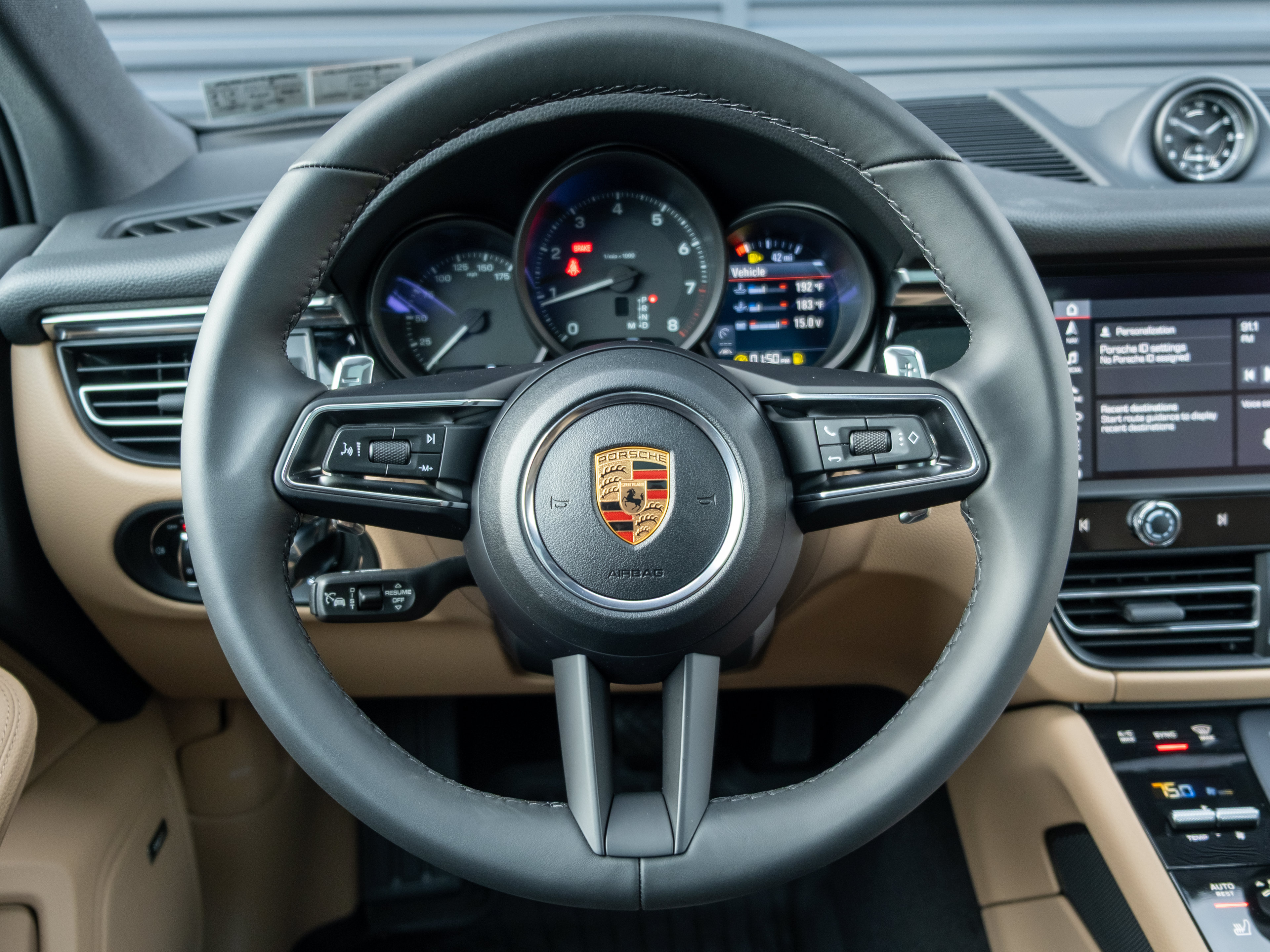 Certified 2026 Porsche Macan AWD/4WD image 24