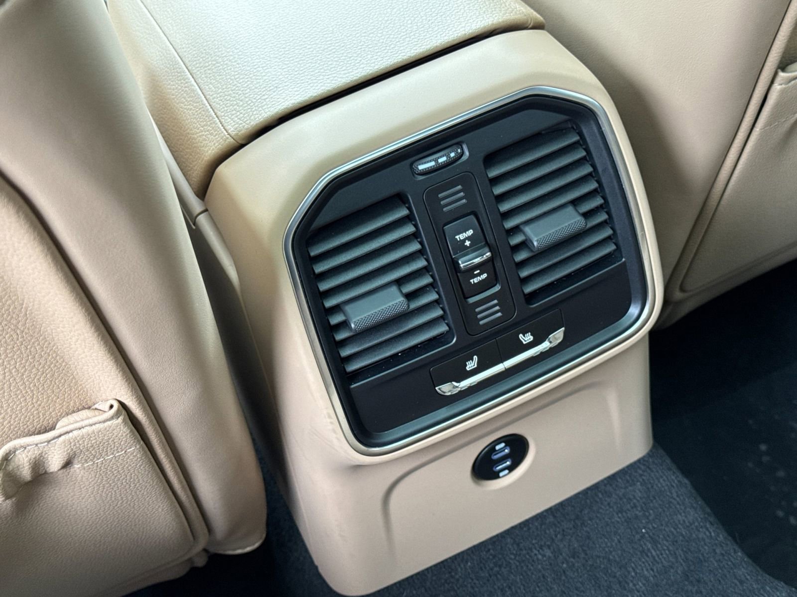 Certified 2025 Porsche Macan image 15