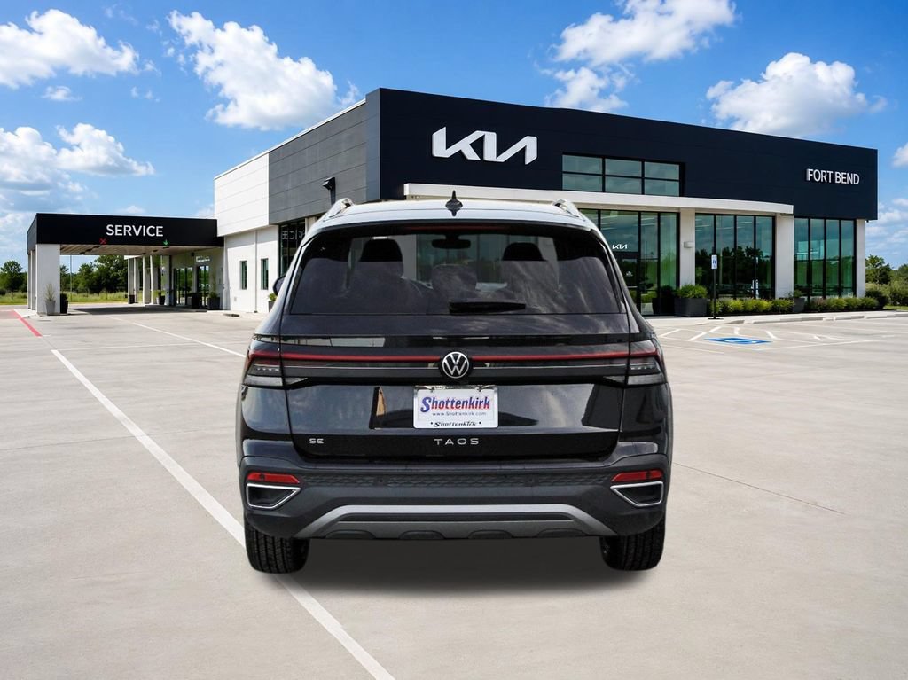 Used 2025 Volkswagen Taos SE FWD image 6