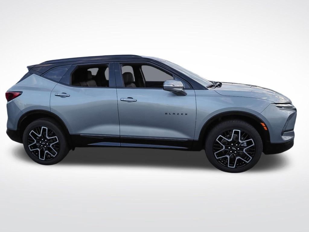 Certified 2023 Chevrolet Blazer RS w/ Driver Confidence II Package image 8
