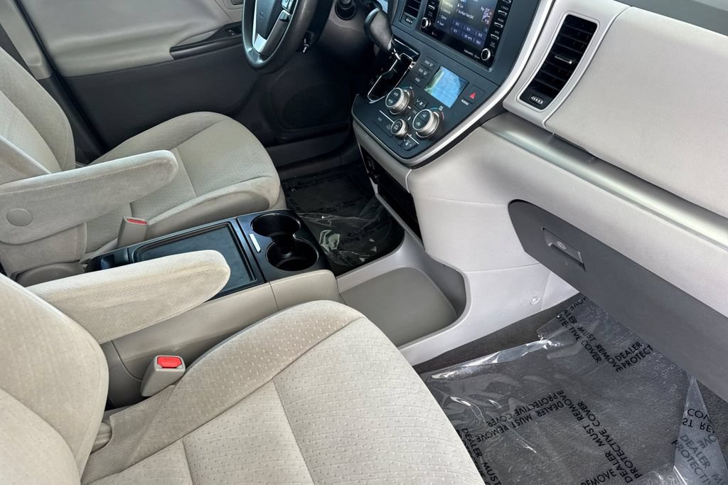 Used 2020 Toyota Sienna LE w/ LE Preferred Package FWD image 19