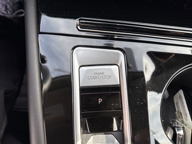 Used 2024 Volkswagen Atlas SE image 24