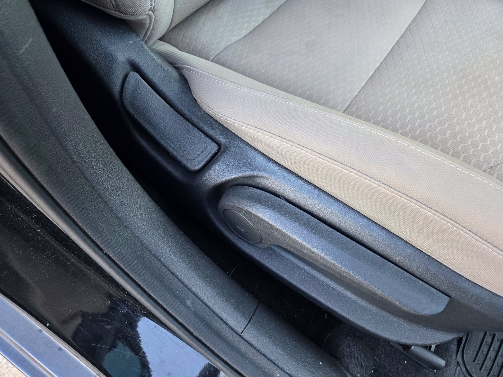 Used 2020 Hyundai Elantra SE FWD image 23