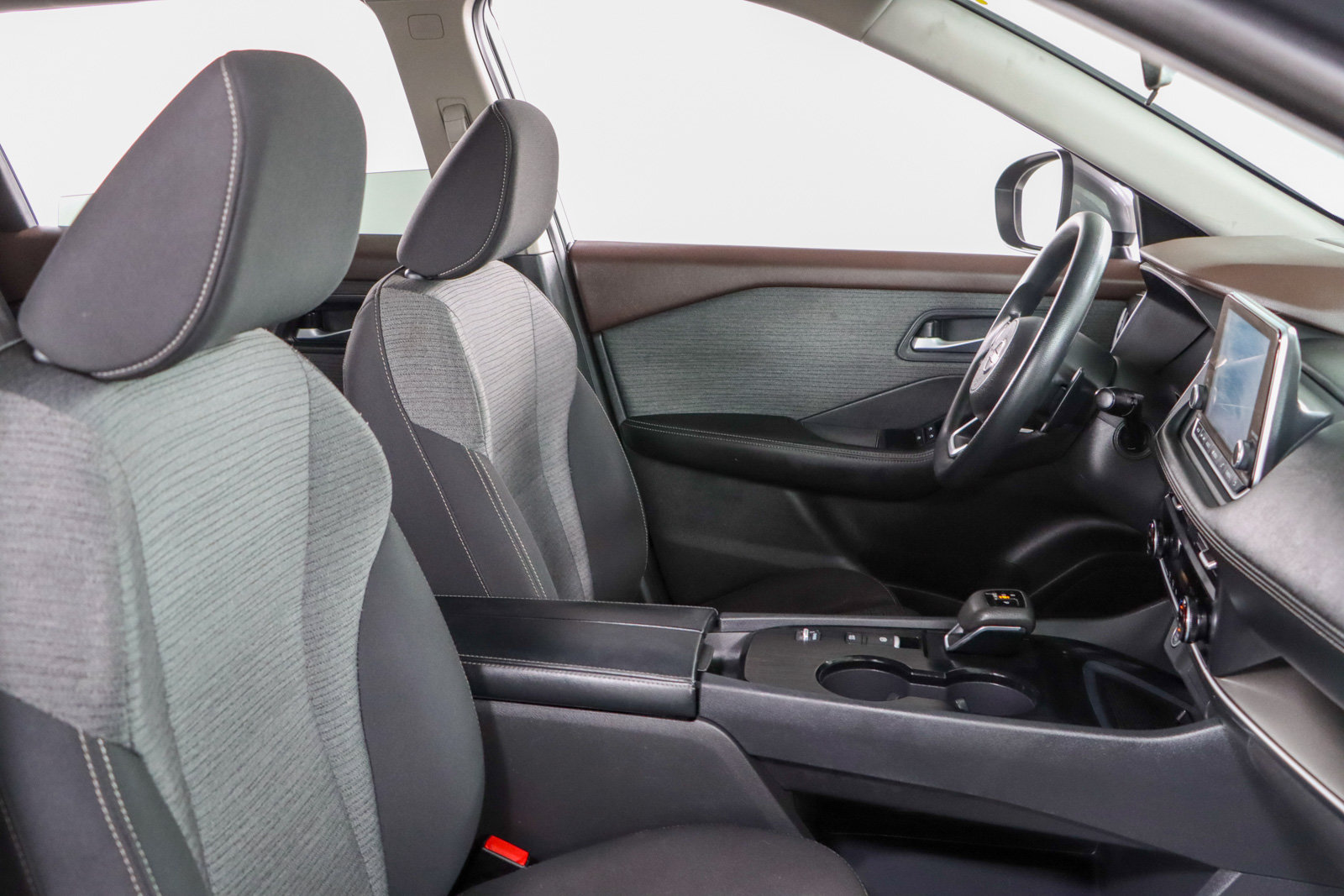 Used 2023 Nissan Rogue SV FWD image 26