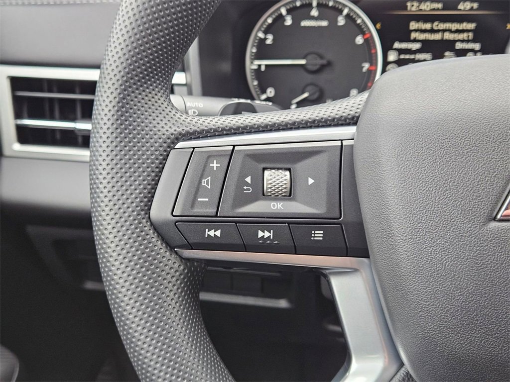 New 2025 Mitsubishi Outlander ES image 19