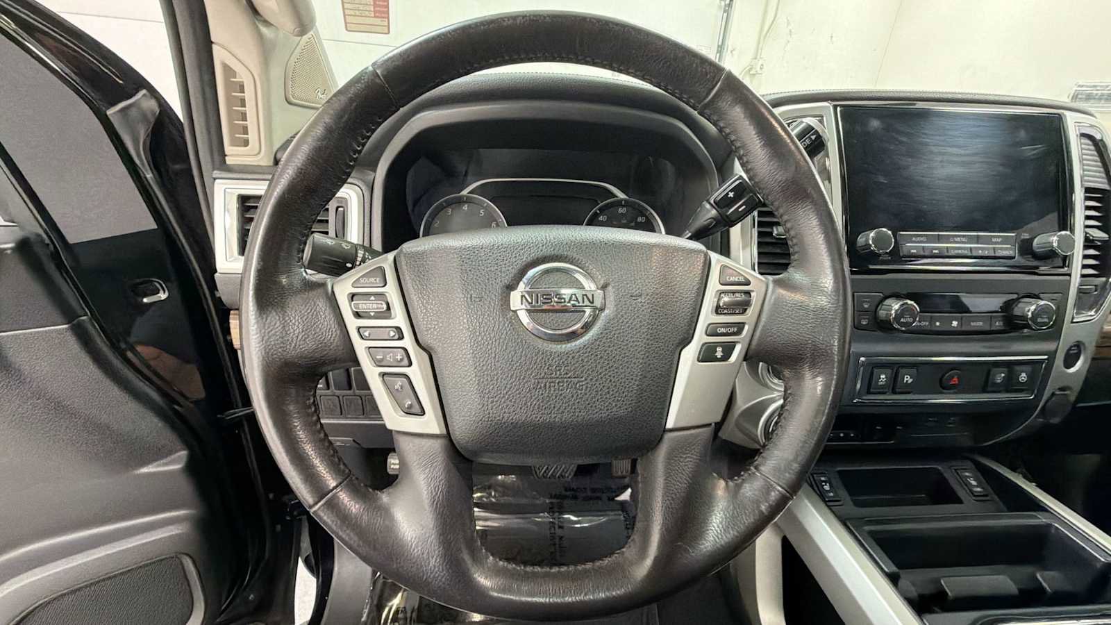 Used 2020 Nissan Titan SL w/ Moonroof Package AWD/4WD image 16