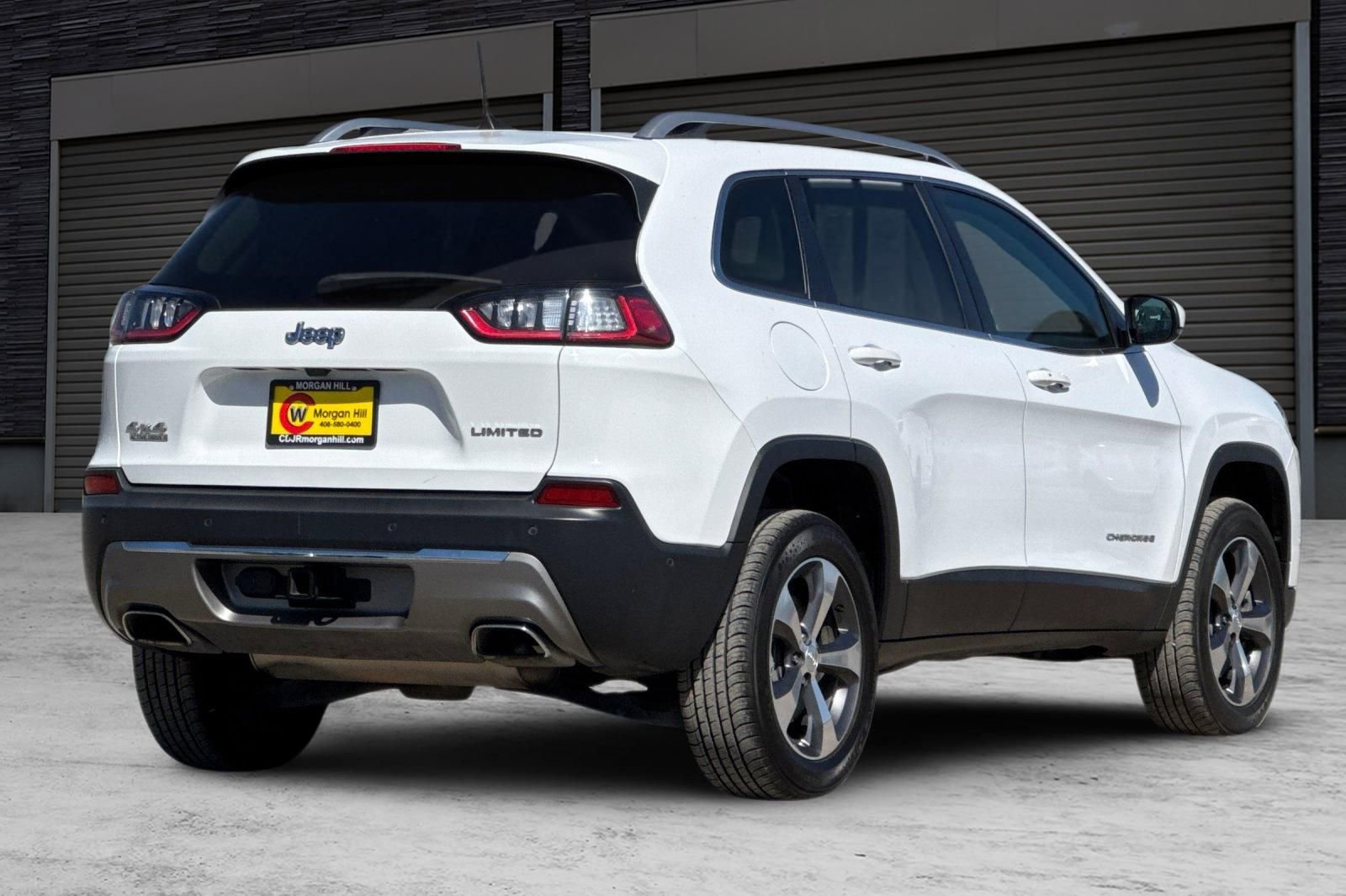 Used 2019 Jeep Cherokee Limited w/ Luxury Group AWD/4WD image 4