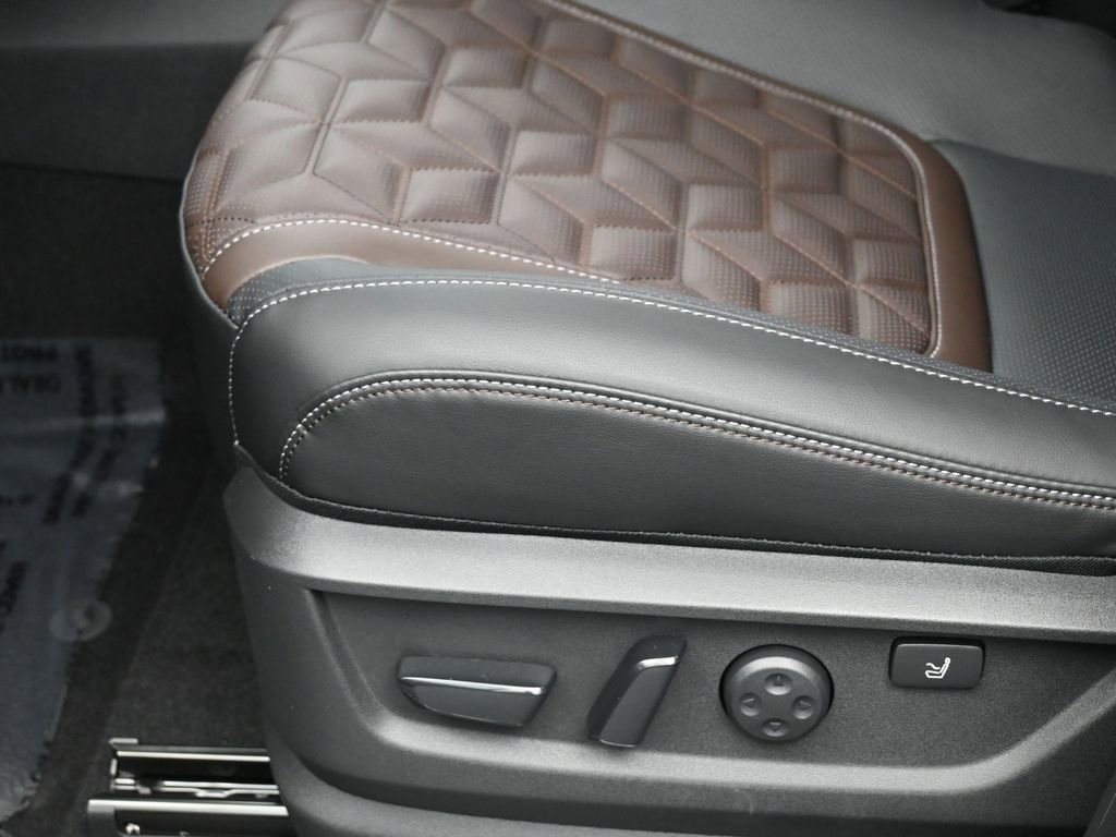 New 2026 Nissan Armada Platinum Reserve image 17