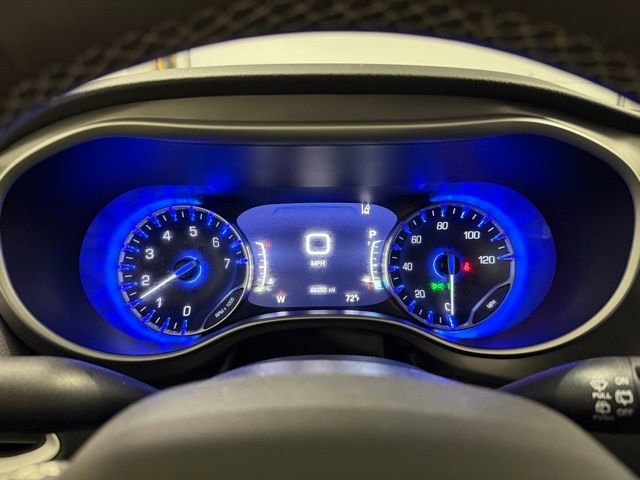 Used 2023 Chrysler Pacifica Touring-L image 14