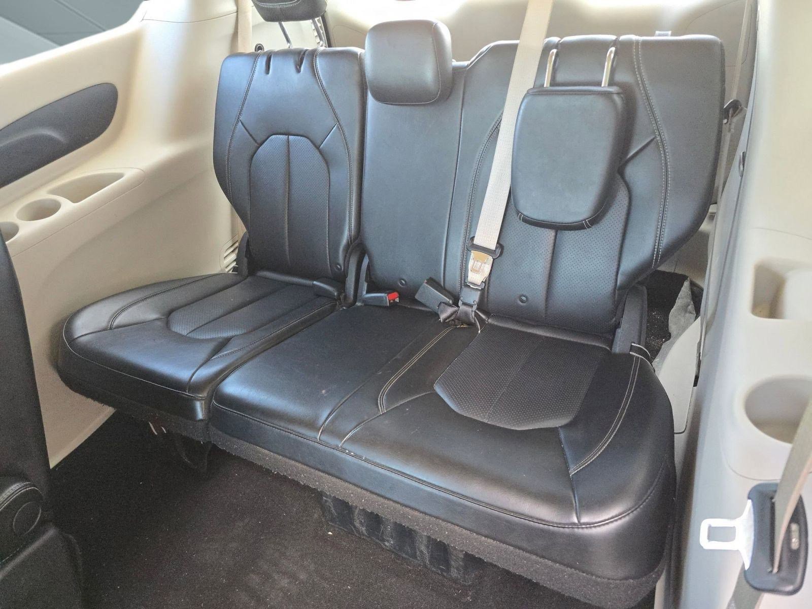 Used 2020 Chrysler Voyager Lxi image 23