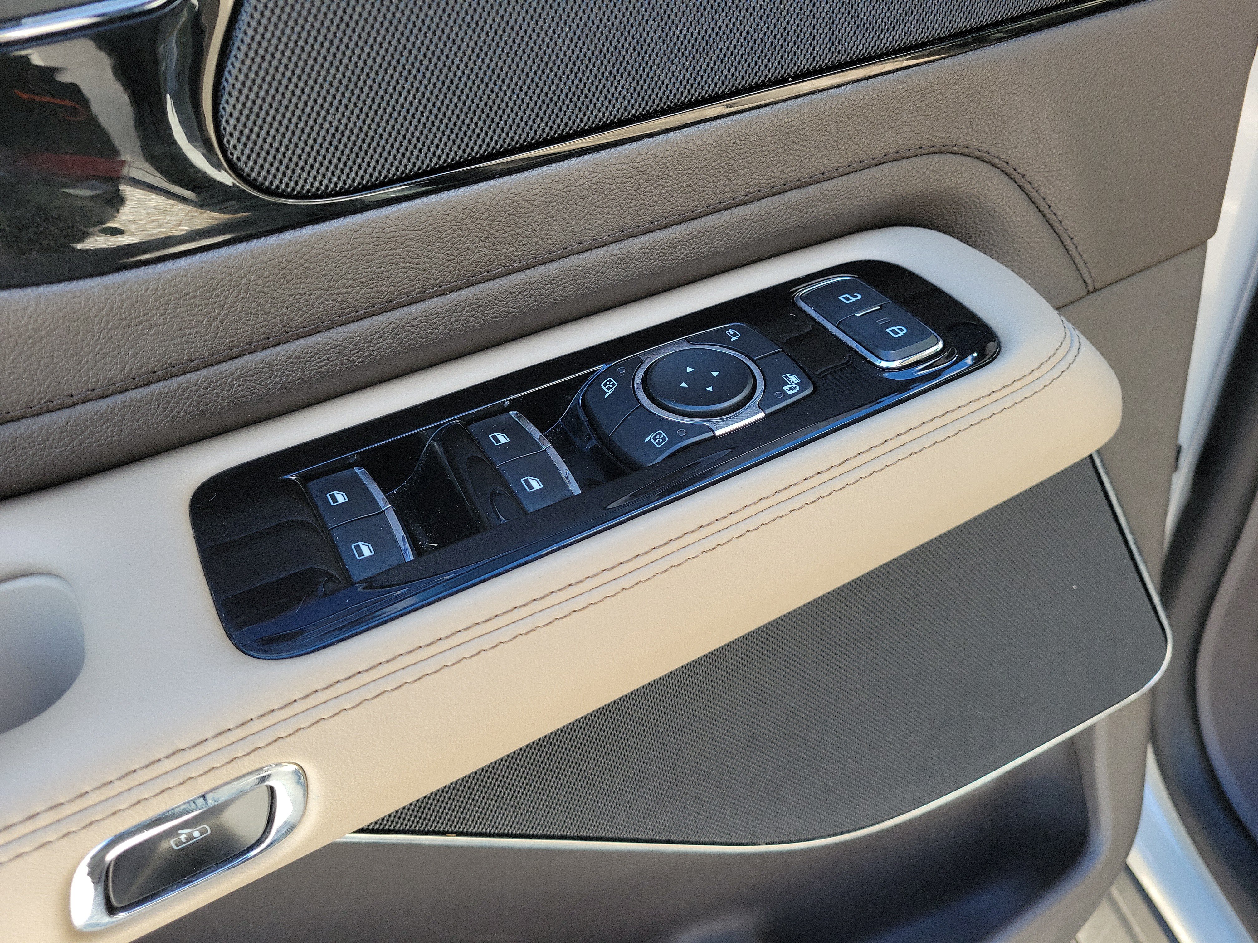 Used 2023 Lincoln Aviator Reserve w/ Elements Package Plus RWD image 16