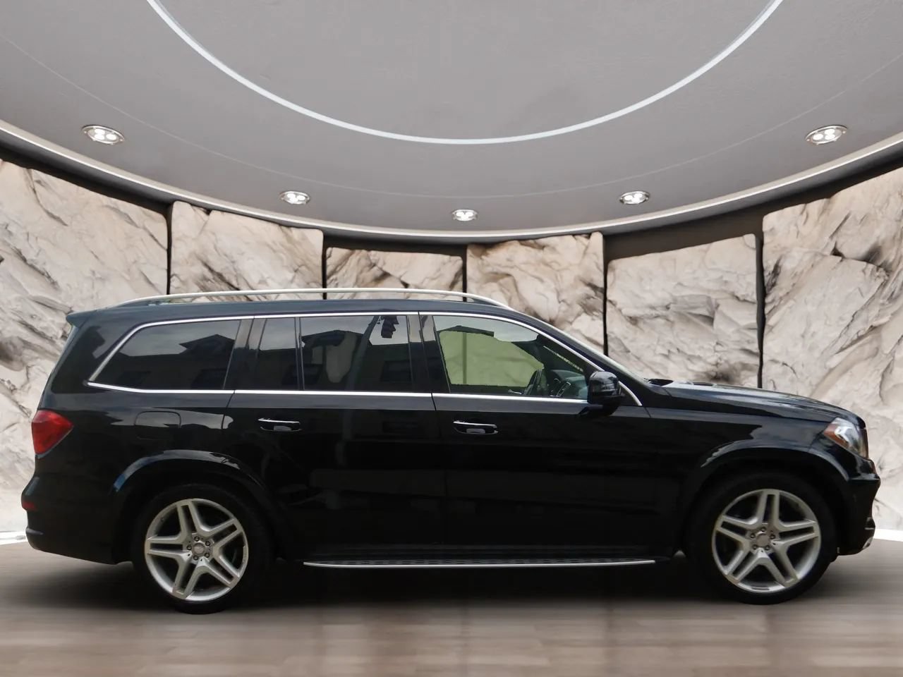 Used 2015 Mercedes-Benz GL 550 4MATIC image 5