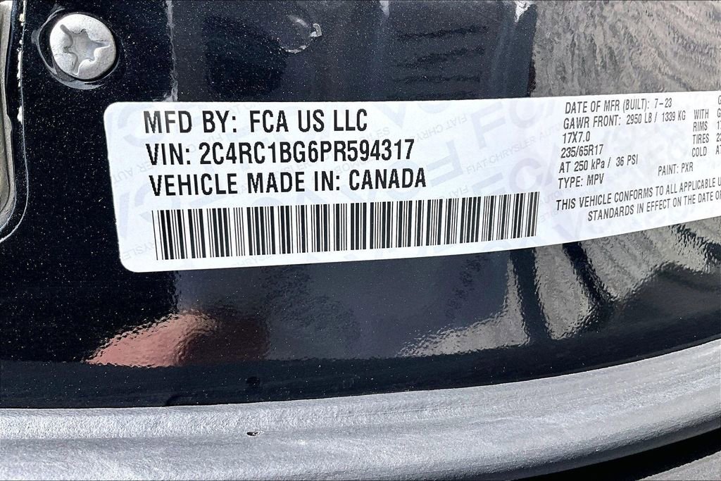 Used 2023 Chrysler Pacifica Touring-L image 31