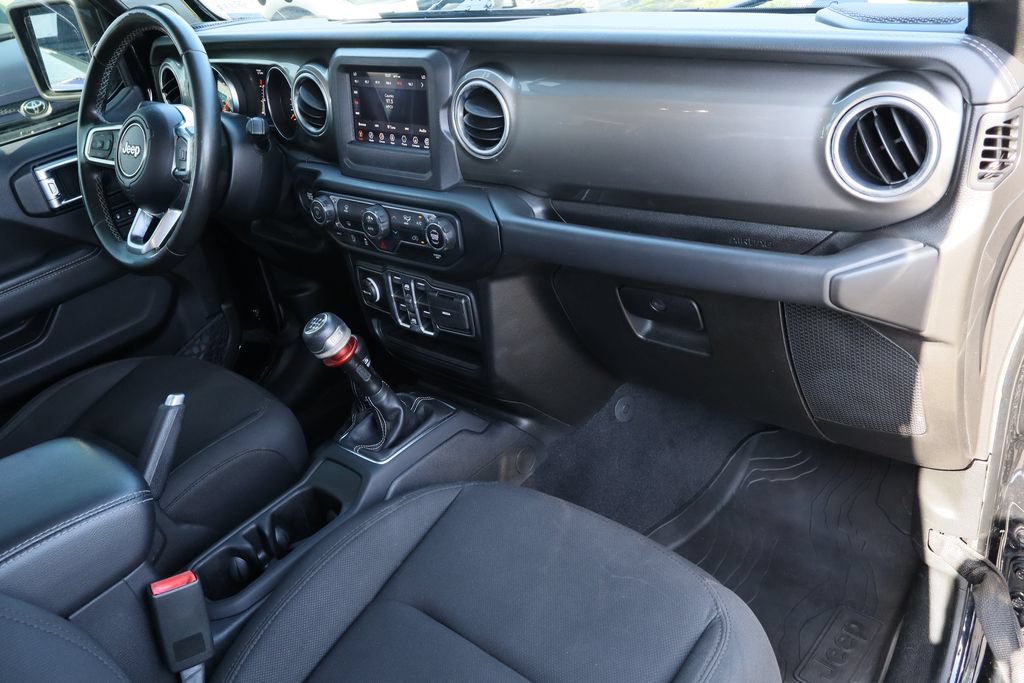 Used 2020 Jeep Wrangler Unlimited Sahara AWD/4WD image 30