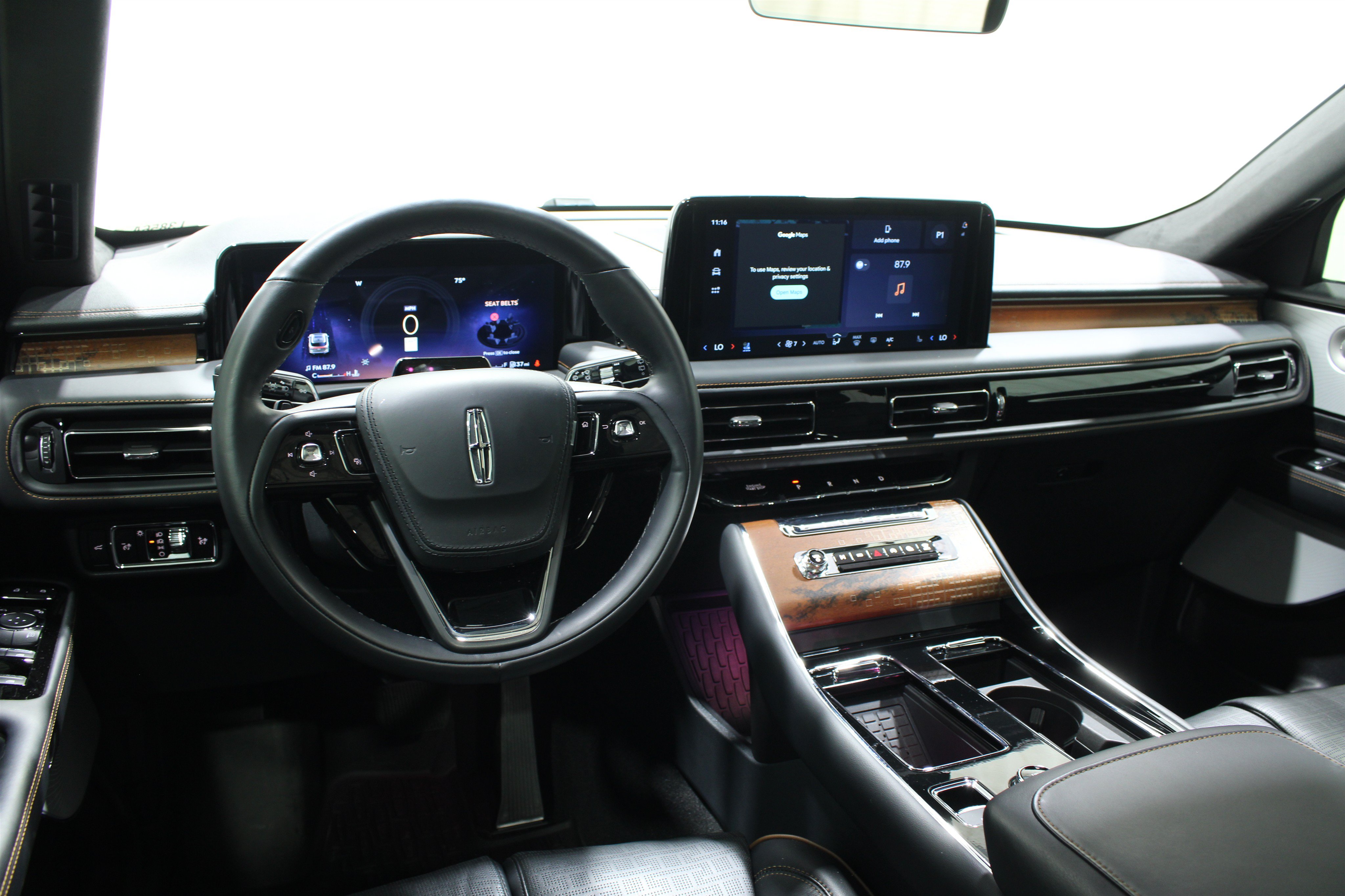 Used 2025 Lincoln Aviator Black Label AWD/4WD image 2