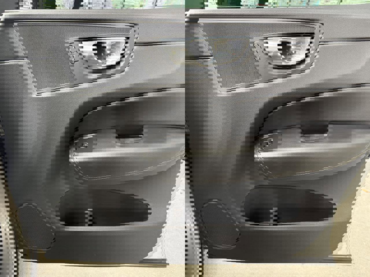 Used 2024 Volvo XC60 B5 Core image 36