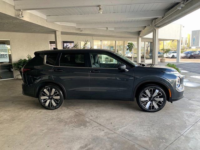 New 2026 Mitsubishi Outlander SE AWD/4WD image 2