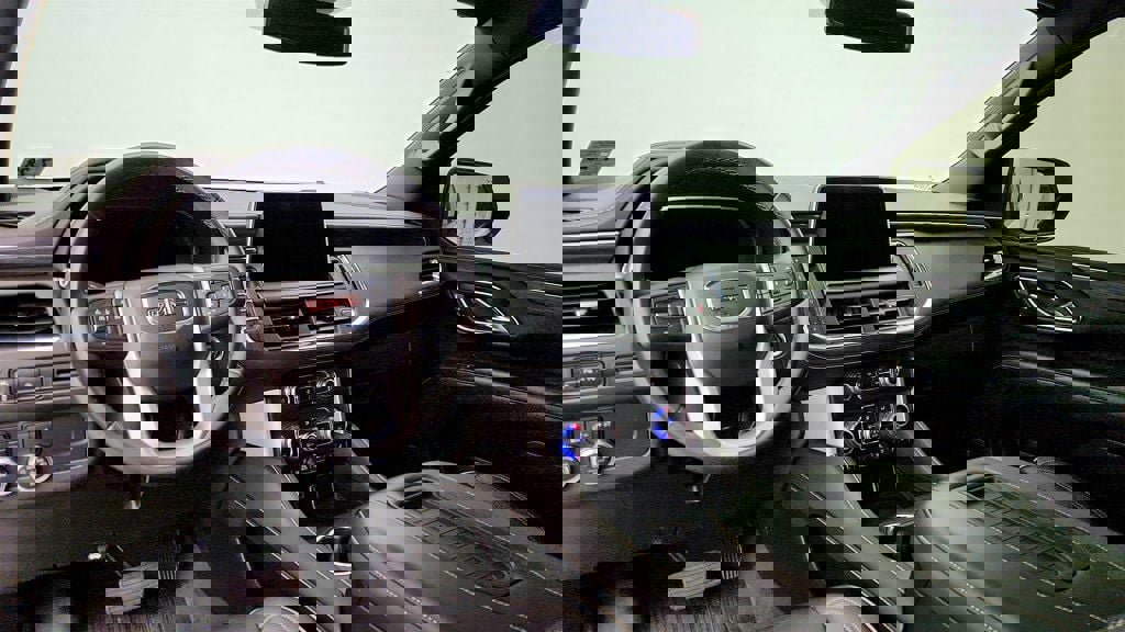 Used 2023 GMC Yukon SLT image 13