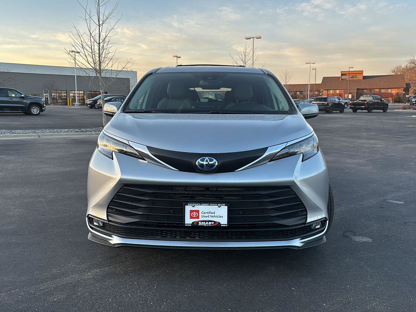 Used 2025 Toyota Sienna XLE w/ XLE Plus Package image 5