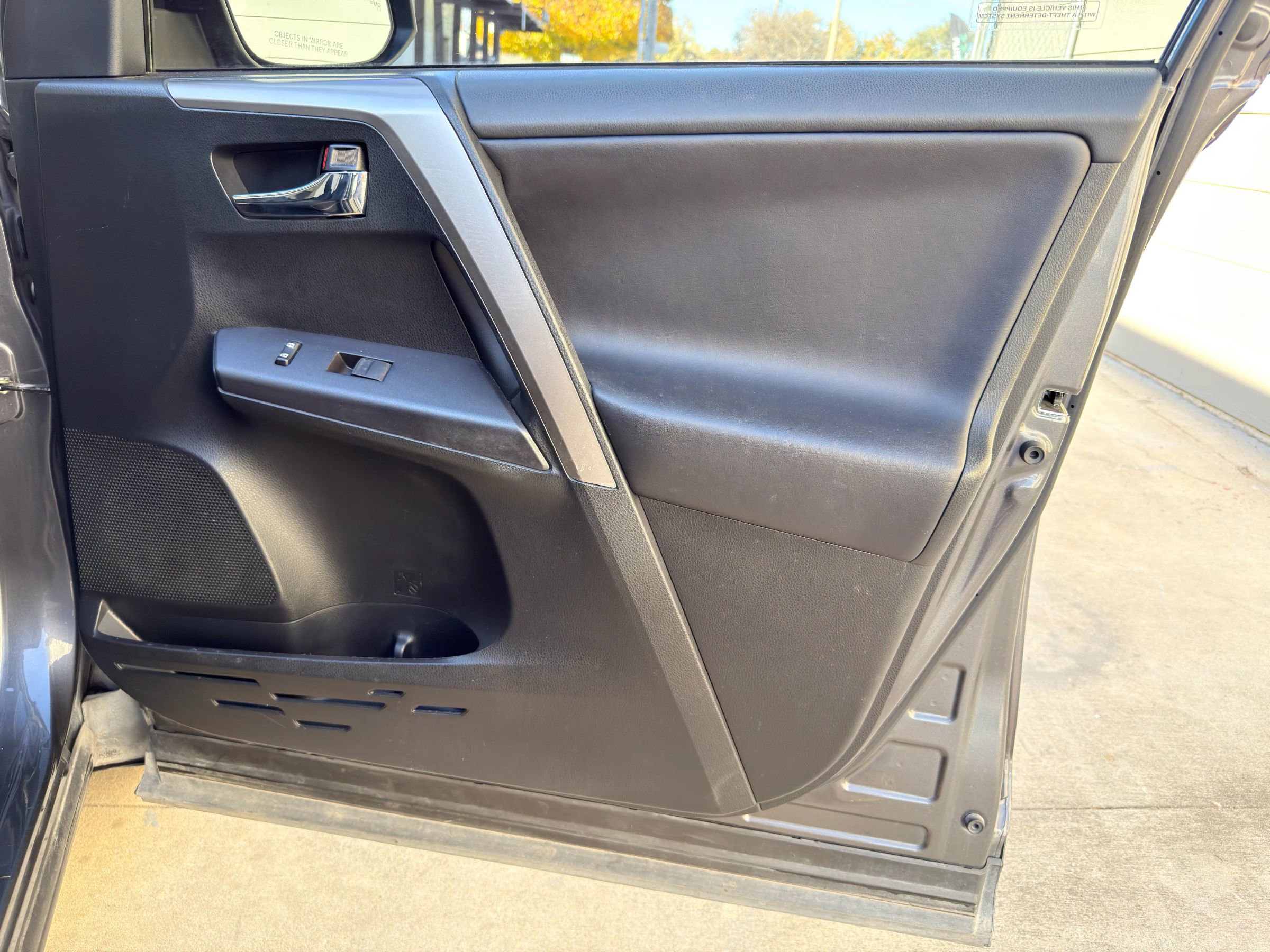 Used 2018 Toyota RAV4 XLE image 27