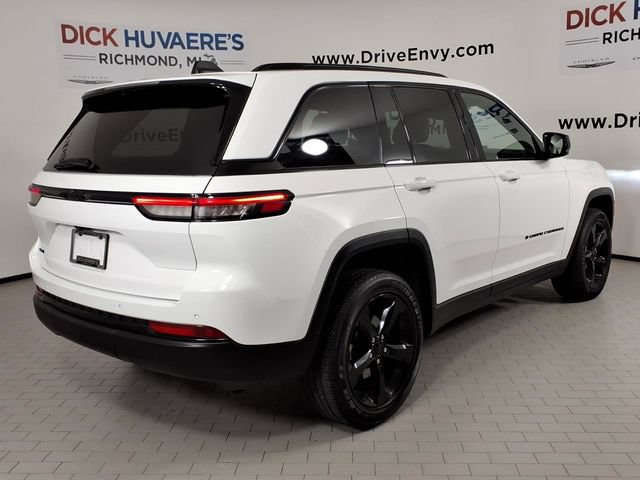 Used 2023 Jeep Grand Cherokee Altitude AWD/4WD image 4
