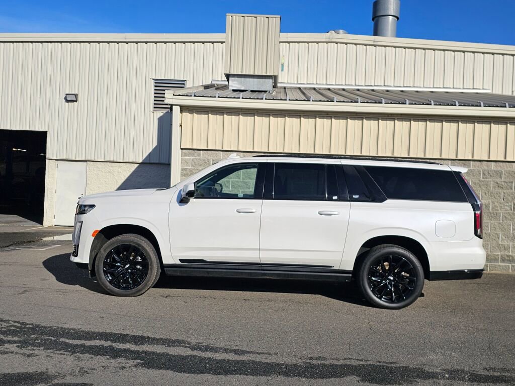 Certified 2023 Cadillac Escalade ESV Sport Platinum image 3
