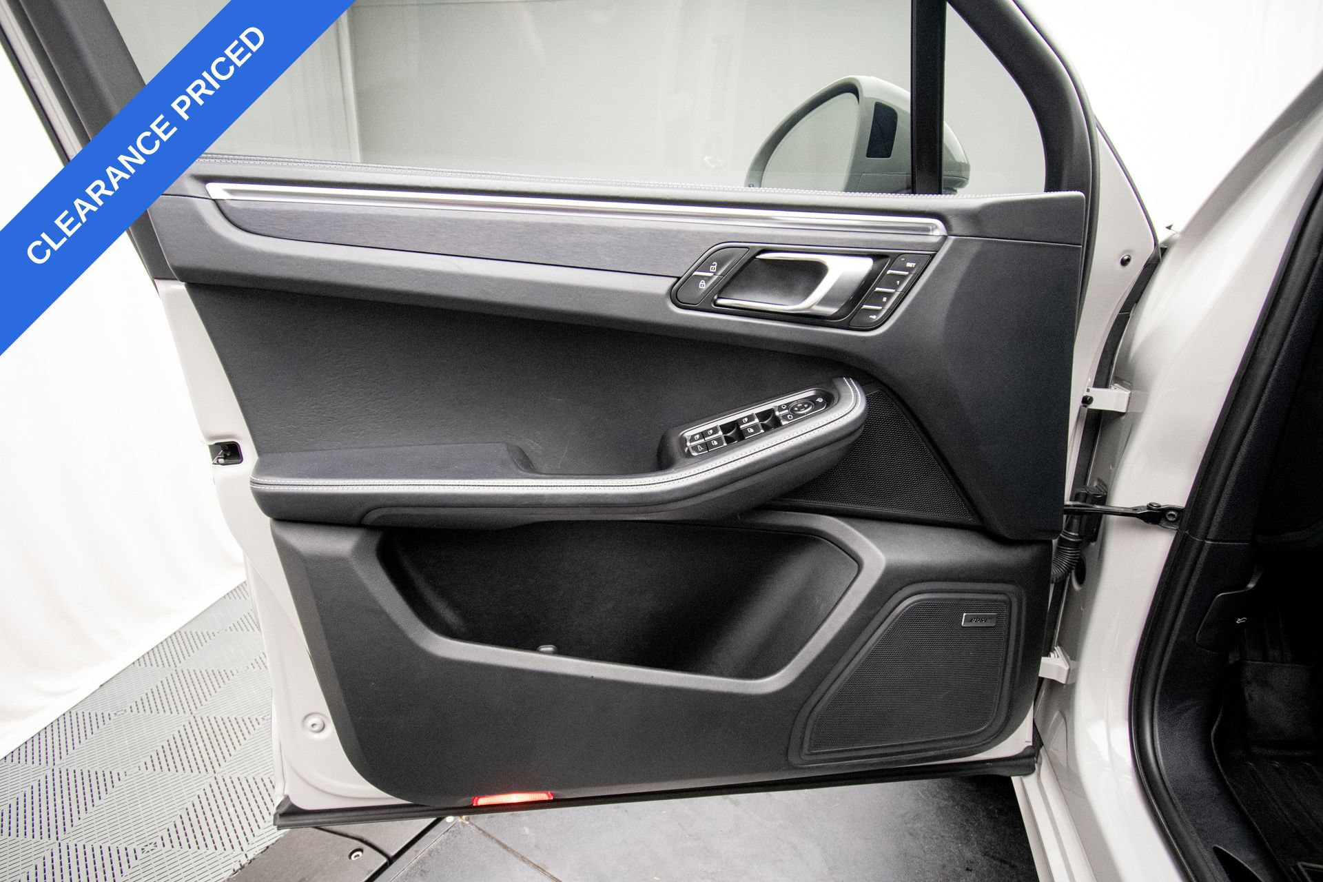 Used 2023 Porsche Macan GTS w/ Premium Package Plus AWD/4WD image 19