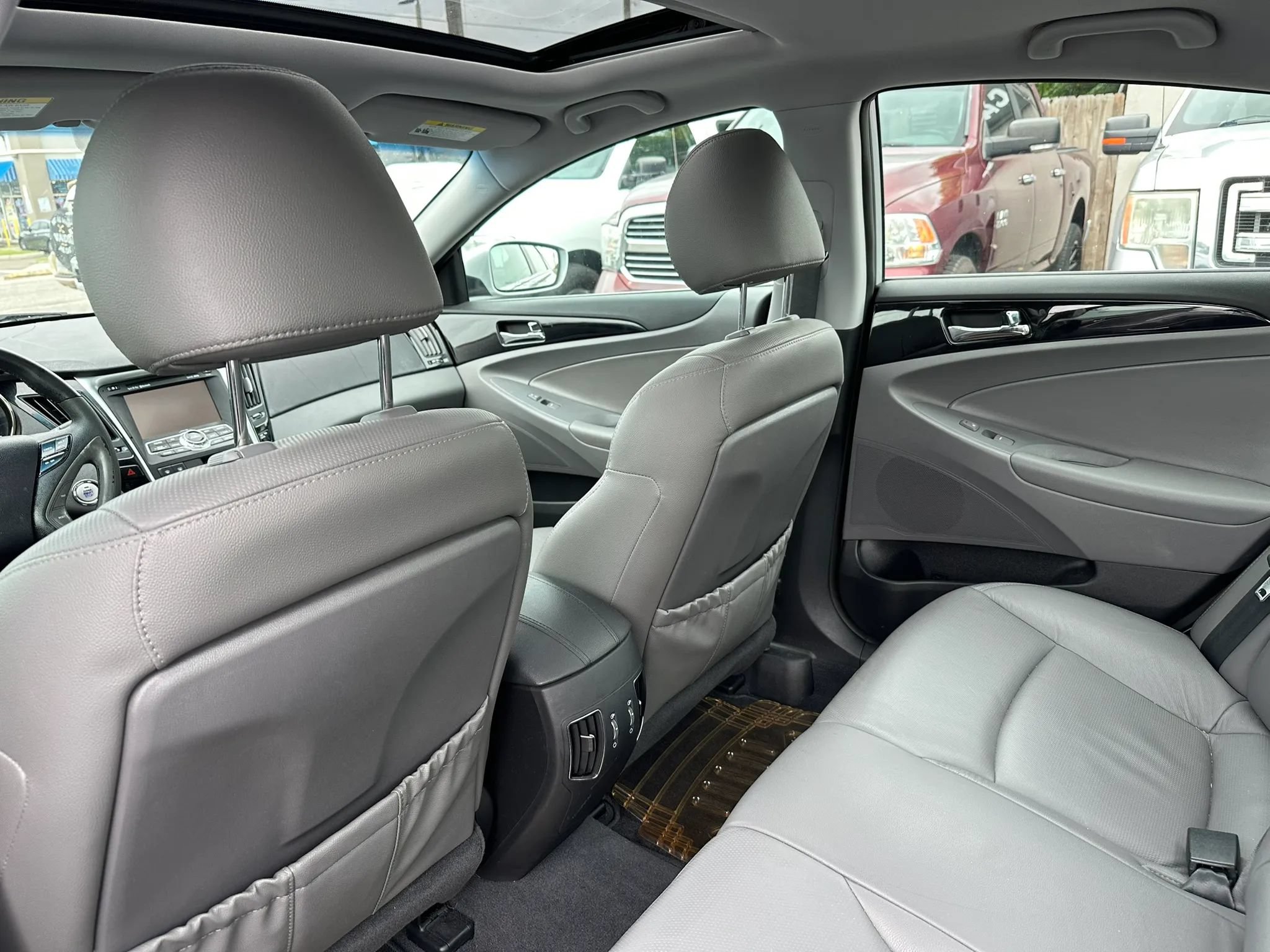 Used 2011 Hyundai Sonata Limited w/ Navigation Pkg 5 FWD image 11