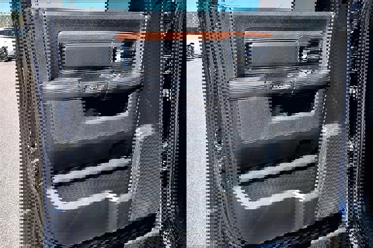 Used 2017 RAM 1500 Laramie w/ Convenience Group image 23