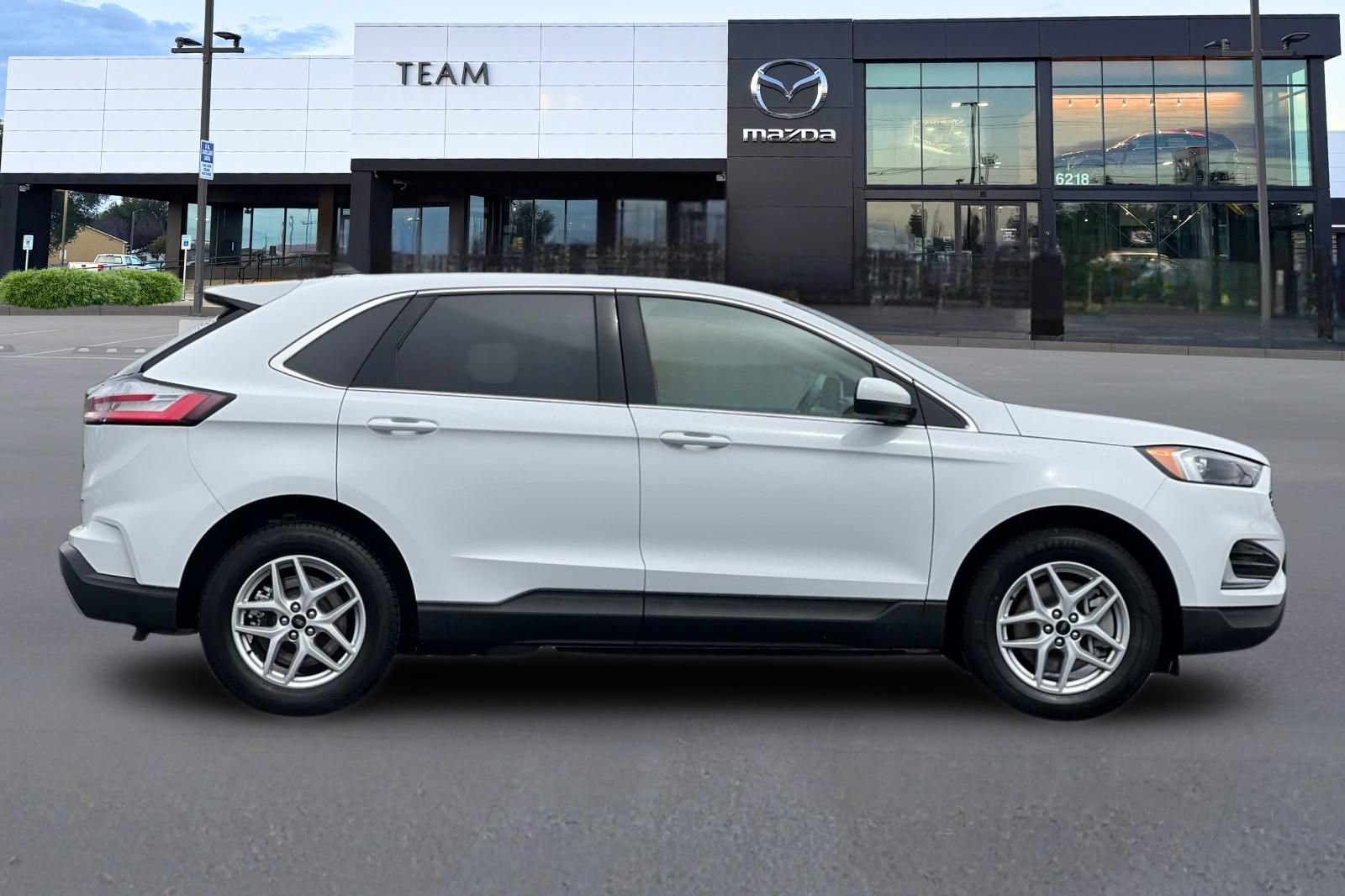 Used 2024 Ford Edge SEL AWD/4WD image 3