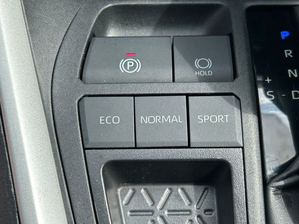 Certified 2025 Toyota RAV4 XLE FWD image 26