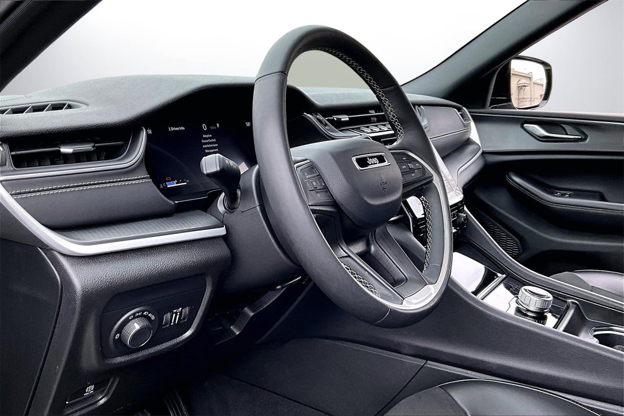 Certified 2024 Jeep Grand Cherokee L Laredo image 17