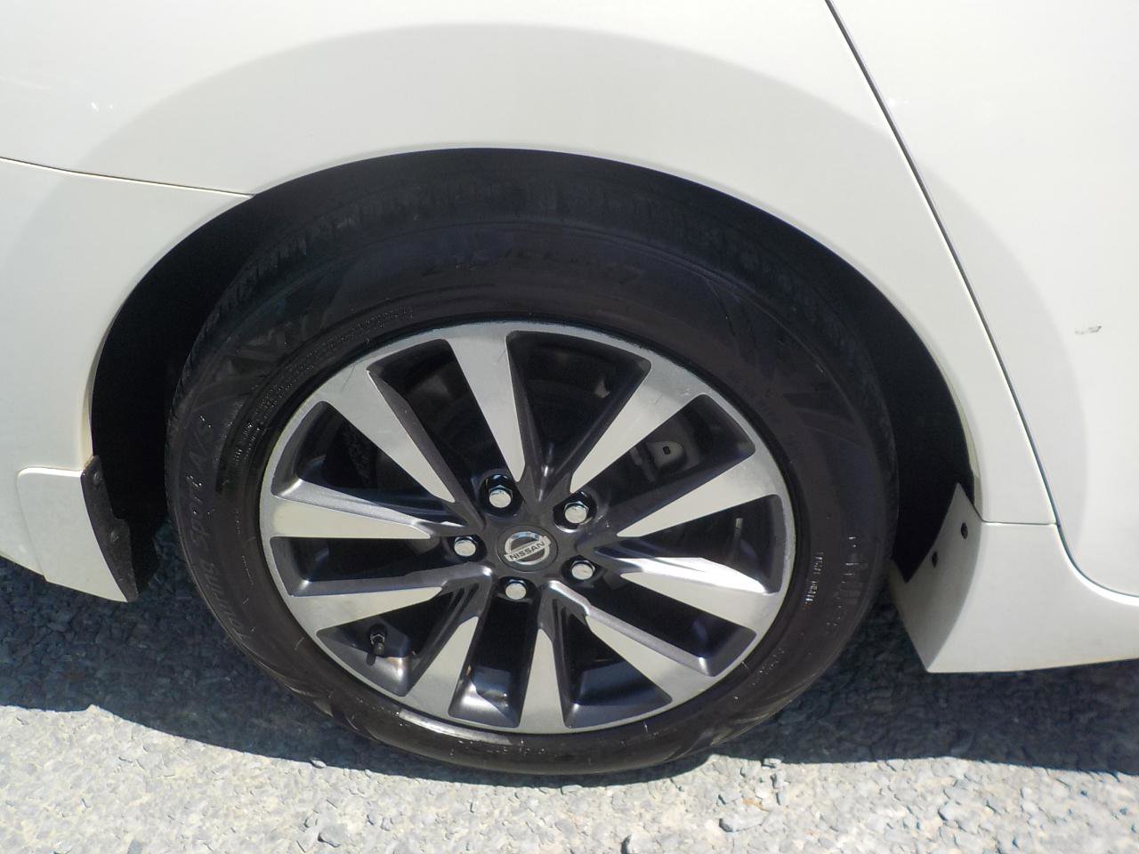 Used 2017 Nissan Maxima Platinum FWD image 45